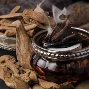 bois-oud-300x300 Huile aromatique bois oud